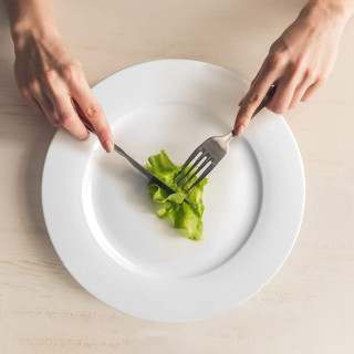 Perdurable Porcelain 9inch Dinner Plates, High Temperature Natural White Dinnerware Dish for Dinner and Salad, Restaurant, Family Party and Kitchen Use