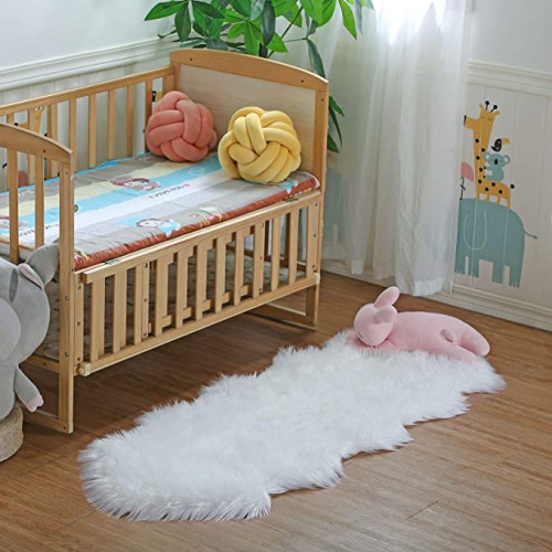 Faux Sheepskin Rug, Modern Living Room Rug, Fluffy Long-Pile Fur Effect, Cosy Sheepskin Bedside Rug, Sofa Rug (white, 60*140)