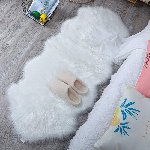 Faux Sheepskin Rug, Modern Living Room Rug, Fluffy Long-Pile Fur Effect, Cosy Sheepskin Bedside Rug, Sofa Rug (white, 60*140)