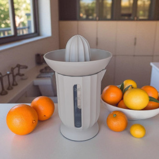 500 ml Greige Lemon Squeezer – Manual Citrus Juicer with Measuring Cup